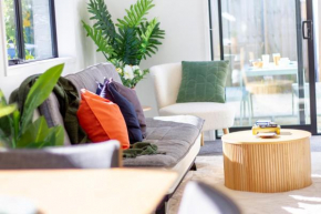 Gateway to Hagley park - 2 bed w/carpark, Christchurch